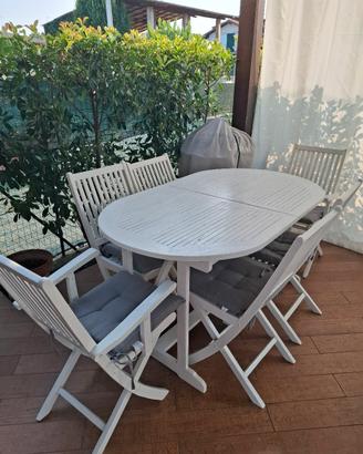 Tavolo in legno allungabile con 6 sedie