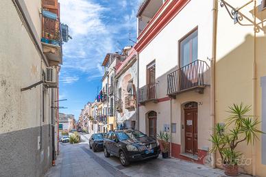 Cagliari: terratetto unifamiliare su tre livelli