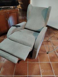 Poltrona con alzata assistita