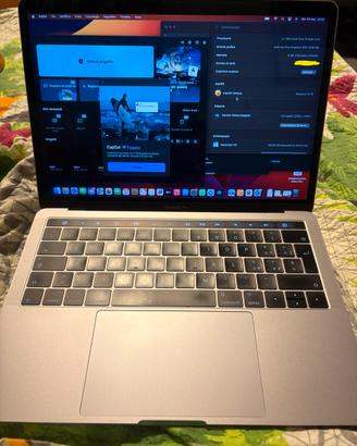 Macbook pro 2017 13” INTEL I5 8GB RAM 250GB