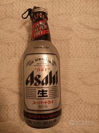 Bottiglia vuota birra Asahi 