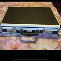 set valigetta warstainer con acessori da cucina.