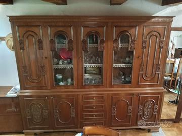 MOBILI IN LEGNO STILE CLASSICO