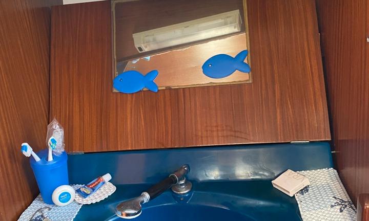 Barca a vela ormeggiata a Monfalcone