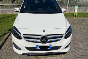 Splendida Mercedes BenzB180 sport interni in pelle