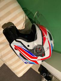 Casco AIROH con mentoniera staccabile