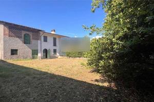 Villa di 170 m² con 5 locali e box auto a Porcari