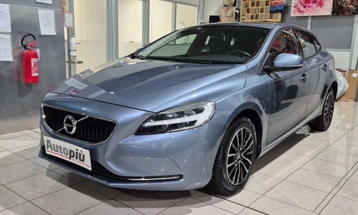 VOLVO V40 D3 Momentum