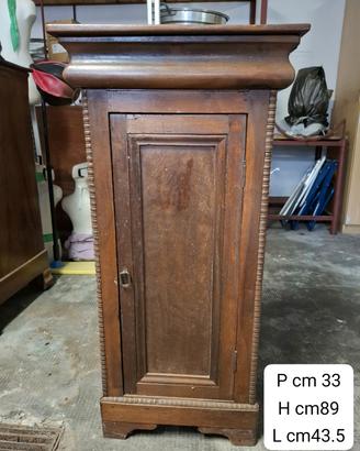 mobiletto/comodino a colonna 