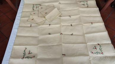 Tovaglietta da thè Ricamo Fiorentino+4 tovaglioli