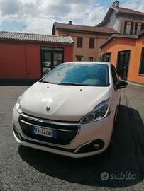 Peugeot 208 - 2016