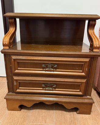 Comodino in legno