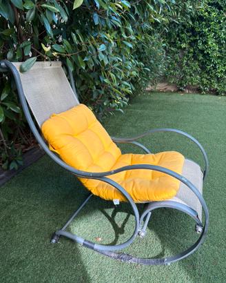 Sedia a dondolo da giardino con cuscino