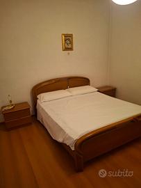 Camera matrimoniale legno-letto como' specchio