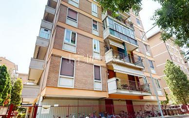 Camera in quadrilocale sito in viale Alfieri con s