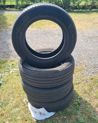 Gomme auto