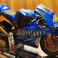YAMAHA YZR-M1 - 46 VALENTINO ROSSI (2004-2006)