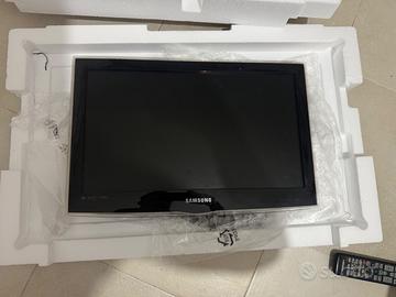 Samsung 22’ con staffa