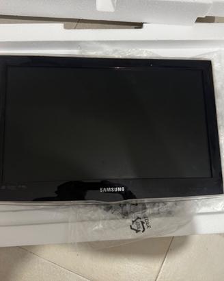 Samsung 22’ con staffa