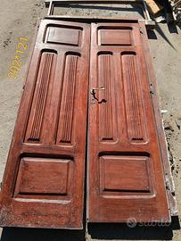 portone in legno massello di castagno 