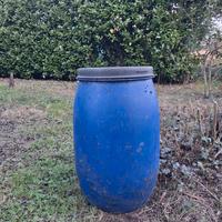 Bidoni con coperchio per raccolta acqua