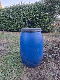 Bidoni con coperchio per raccolta acqua