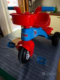 Atom triciclo 