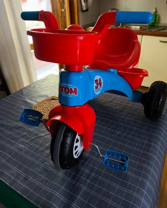 Atom triciclo 