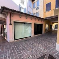 NEGOZIO A DESENZANO DEL GARDA