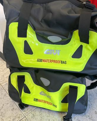 Valigie laterali Givi  25 lt per TMAX e Moto