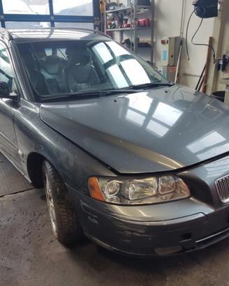 Ricambi VOLVO V70 4X4 2401cc diesel del 2005