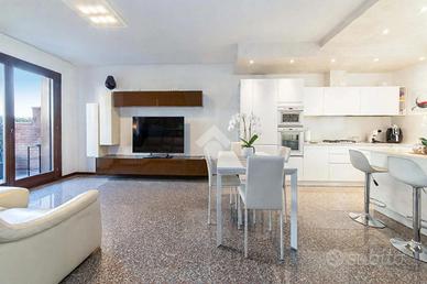 VILLA A SCHIERA CENTRALE A DOLO