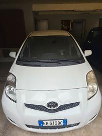 Toyota Yaris 1.3 benzina 2011 incidentata