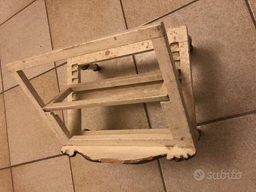 Antico leggio da altare in legno dorato