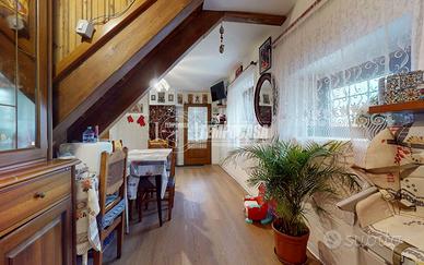 CASA INDIPENDENTE COMPOSTA DA DUE APPARTAMENTI GIA