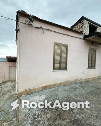 Villa di 138 m² con più di 5 locali a Miglianico