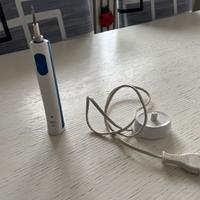 spazzolino elettrico con base oral b