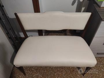 Panca con schienale in pelle bianca 