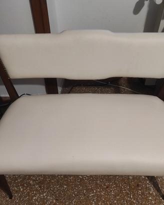 Panca con schienale in pelle bianca 