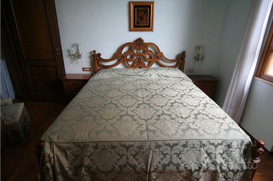 Letto matrimoniale comodini e comò