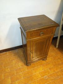 Comodino antico in legno