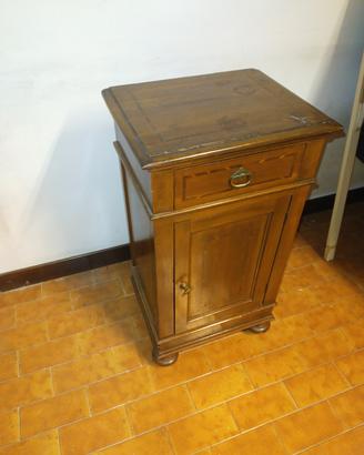 Comodino antico in legno