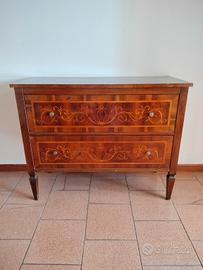 Cassettiera antica in legno