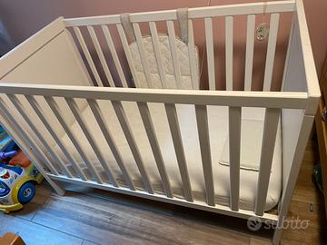 Culla, materasso e cuscino