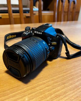 Nikon D5200 + obiettivo Nikkor 18-105 VR