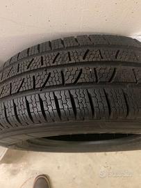 4 gomme Pirelli modello Winter Carrier 225 75 r16