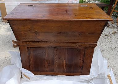 Madia antica rustica a tramoggia