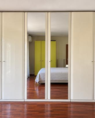 Armadio grande con ante e specchi – 304 cm