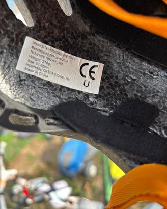 Casco, bici e seggiolino bimbi