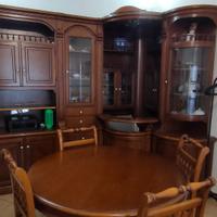 Angolo bar - mobile salotto con tavolo e sedie